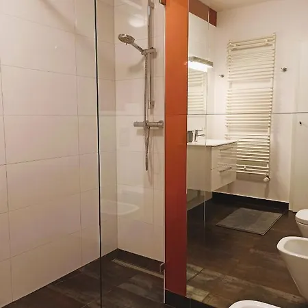 Apartament Pomarańcza *